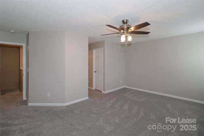 Building Photo - 915 Harbour View Cove NE