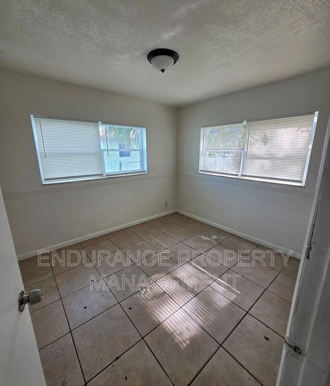 Building Photo - 1143 W 23rd St