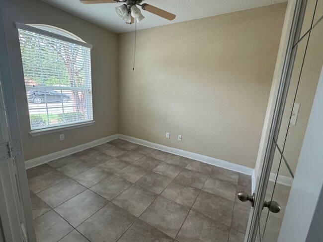 Building Photo - Beautiful Open Floor Plan with 3 Bedroom 2...