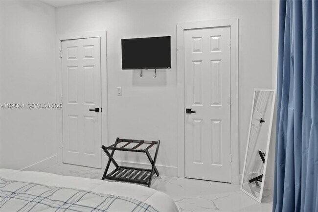 Building Photo - 1310 SW 76th Ave