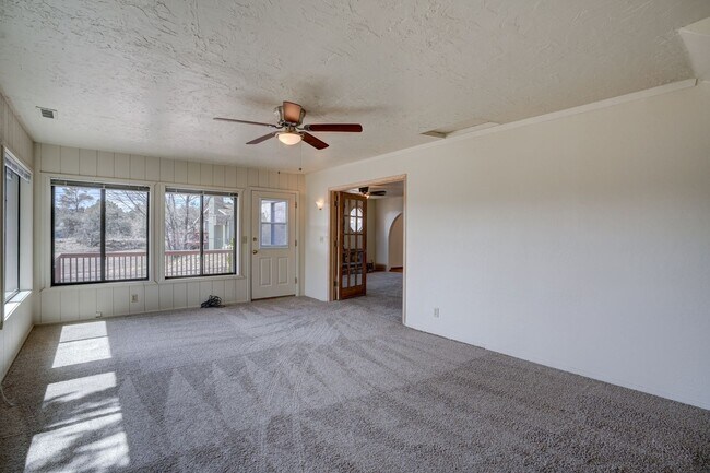 Building Photo - 5 Bedroom + a Den, 3 Bathroom, 2 Car Garage For Rent in Prescott!