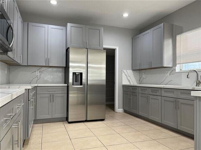 Building Photo - 349 NE 36th Terrace