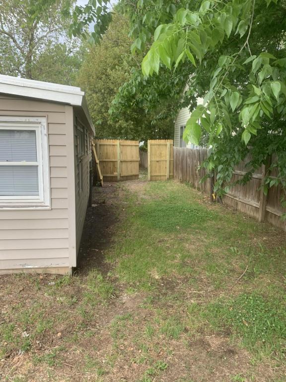 Building Photo - 217 S Arrington Dr