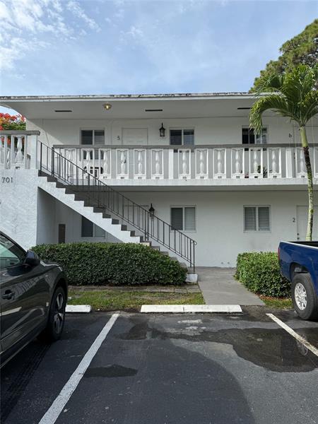 Building Photo - 701 SW 14th Ave