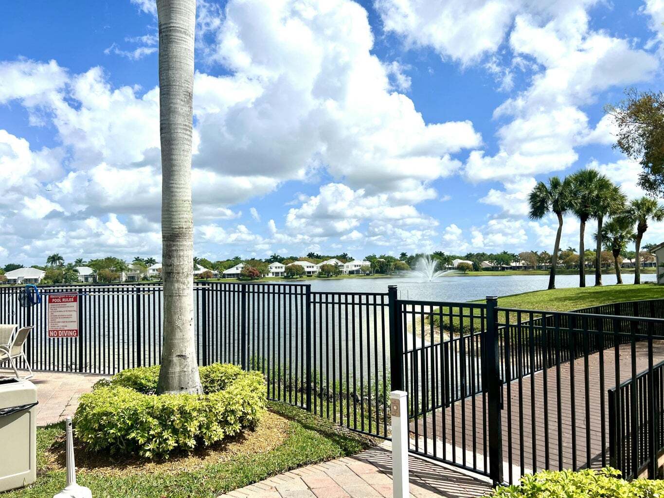 Building Photo - 10614 Lake Shore Dr