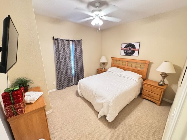 Building Photo - Fully Furnished 5-Bed End-Unit Townhome with Hot Tub in Gated Coral Cay! WASHER & DRYER INCLUDED!