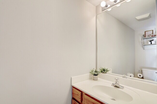 Building Photo - 1282 Berkshire Ln