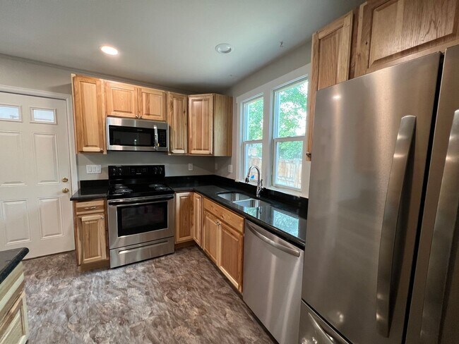 Building Photo - Corner-Lot Bungalow Close to Old Town Fort Collins!