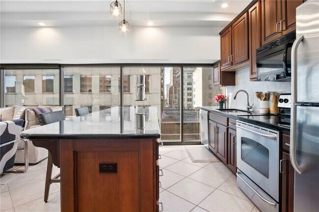 Building Photo - 1101 Walnut St