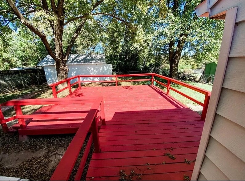 Building Photo - 713 Vest Dr