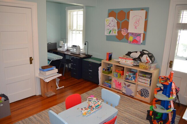 Building Photo - 607 Westover Ave