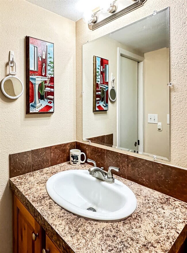 Building Photo - 218 Ironwood Dr