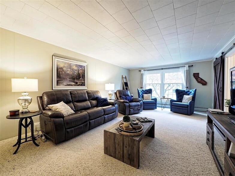 Building Photo - 617 Midvale Rd