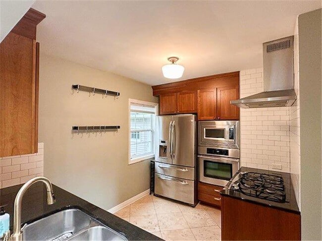 Building Photo - 2836 Dakota Ave S