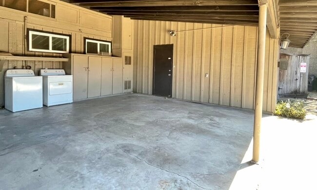 Building Photo - 4733 Merwin St