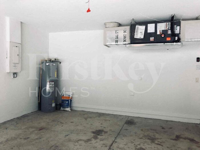 Building Photo - 3240 Alesio Ave
