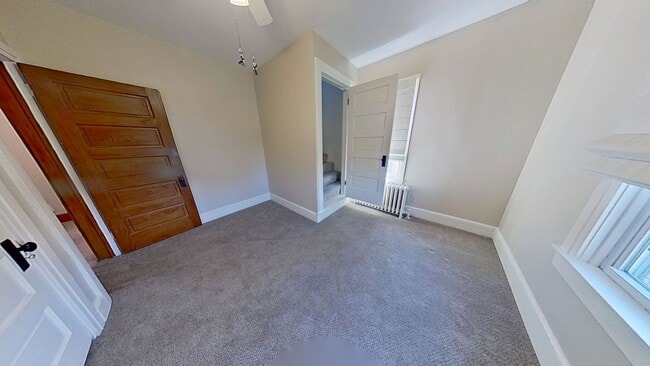 Building Photo - Spacious 3 Bedroom Home with One Car Garage