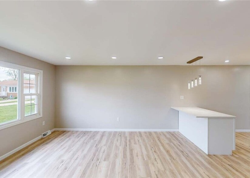 Building Photo - 2526 E 39th St