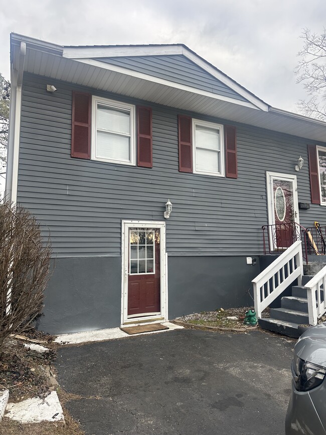 Building Photo - 17 Patricia Rd