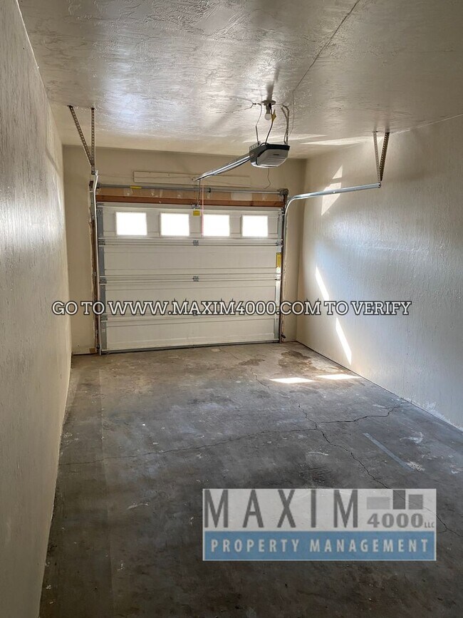 Building Photo - 1035-1037 CEDAR WAY