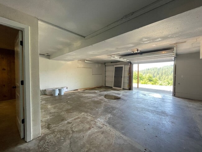 Building Photo - 27 Acres of Private Valley Remodeled Home In Damascus 3Bd/3Ba with Basement!!! Beautiful Deck wit...