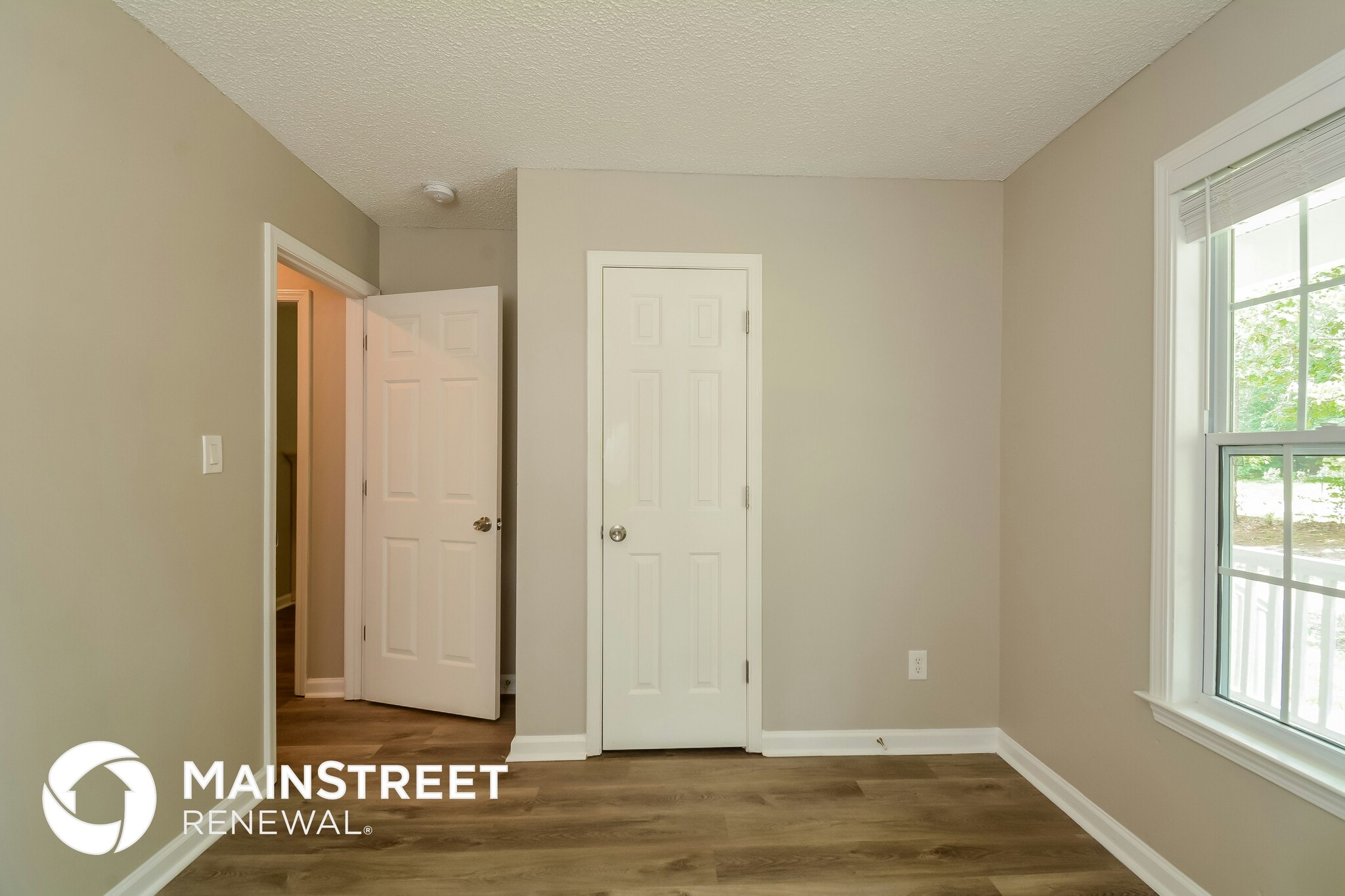 Building Photo - 304 Kingsbrook Cir