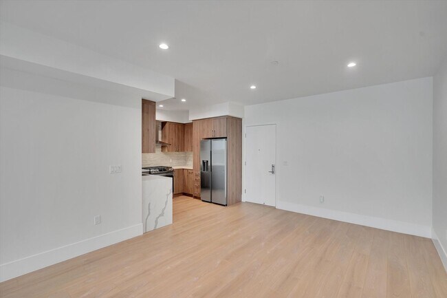 Building Photo - Riverside 4 Lease