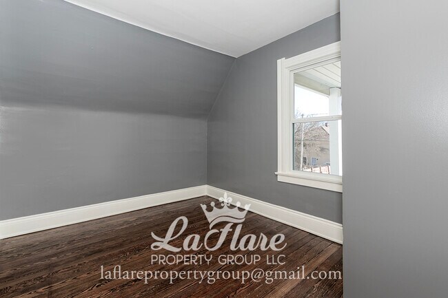 Building Photo - 631 Clark St