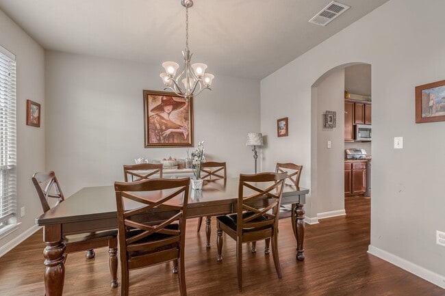 Building Photo - Available August 2026! 4/2.5 in highly desired Castlegate II