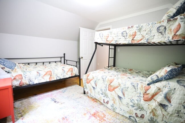 Building Photo - 4 Bed FURNISHED Winter Seasonal - Private Home Close to Ski Mountains! - $2940/mo, 6mo Lease