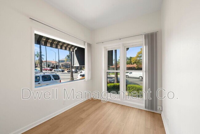 Building Photo - 8451 La Mesa Blvd