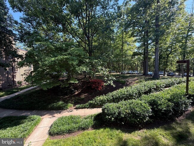 Building Photo - 11212 Chestnut Grove Square