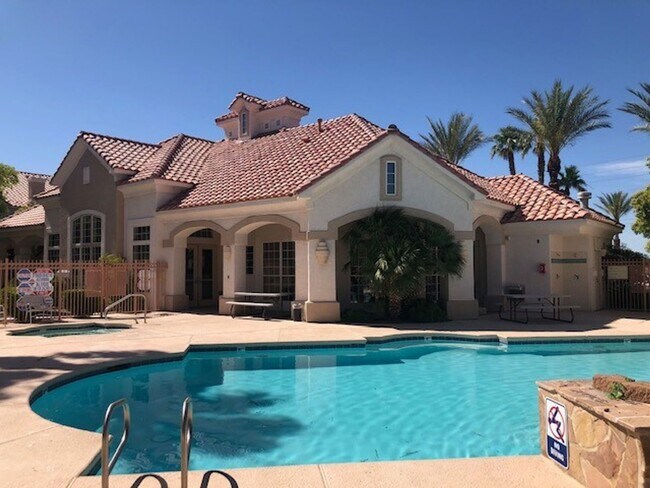 Building Photo - Great Condo, Convenient Location in a Gated Community