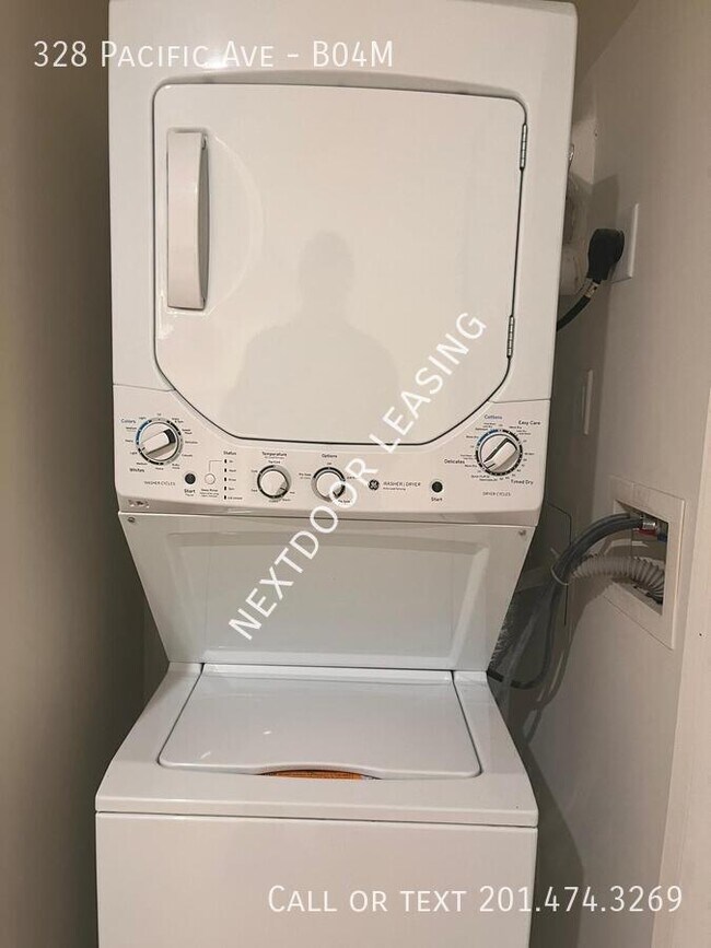 Building Photo - 328 Pacific Ave