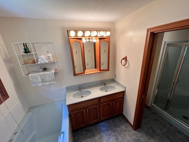Building Photo - Great Home in Tatarrax Hills Neighborhood ...