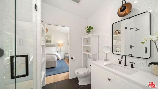 Building Photo - 6540 Dume Dr