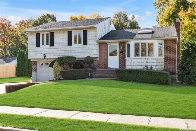 Building Photo - 1 Pickwick Dr W