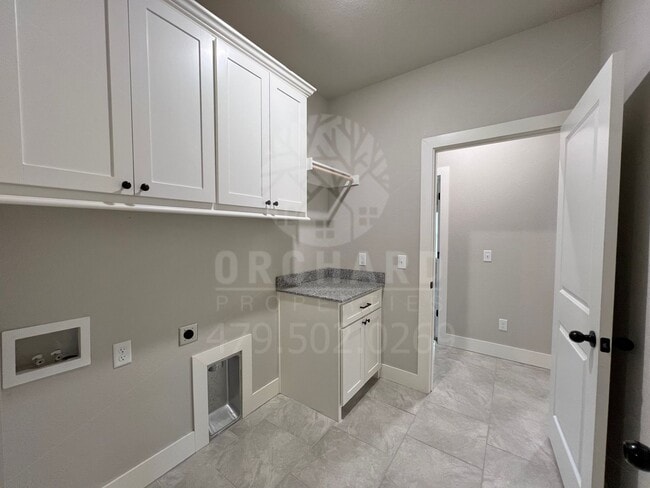 Building Photo - Tontitown- Single-Family Homes- Spacious Hickorywood Plan