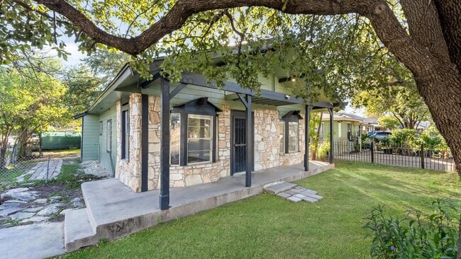 Building Photo - 2600 Morales St