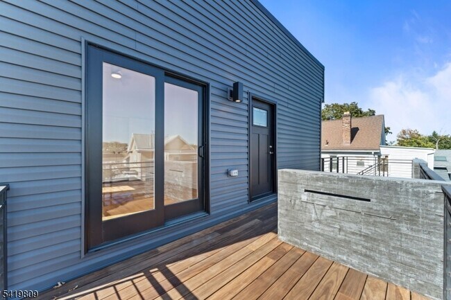 Building Photo - 246 Cortlandt St