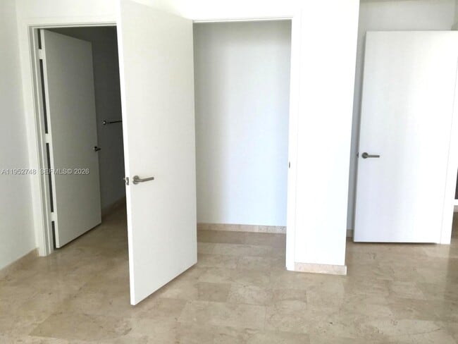 Building Photo - 68 SE 6th St