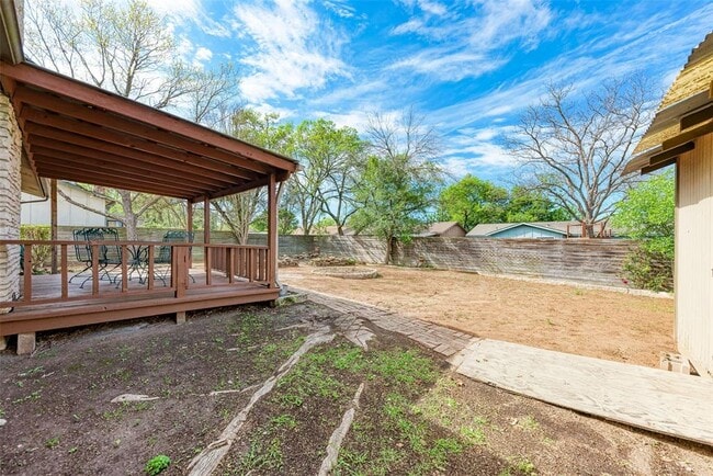 Building Photo - 2804 Sissinghurst Dr