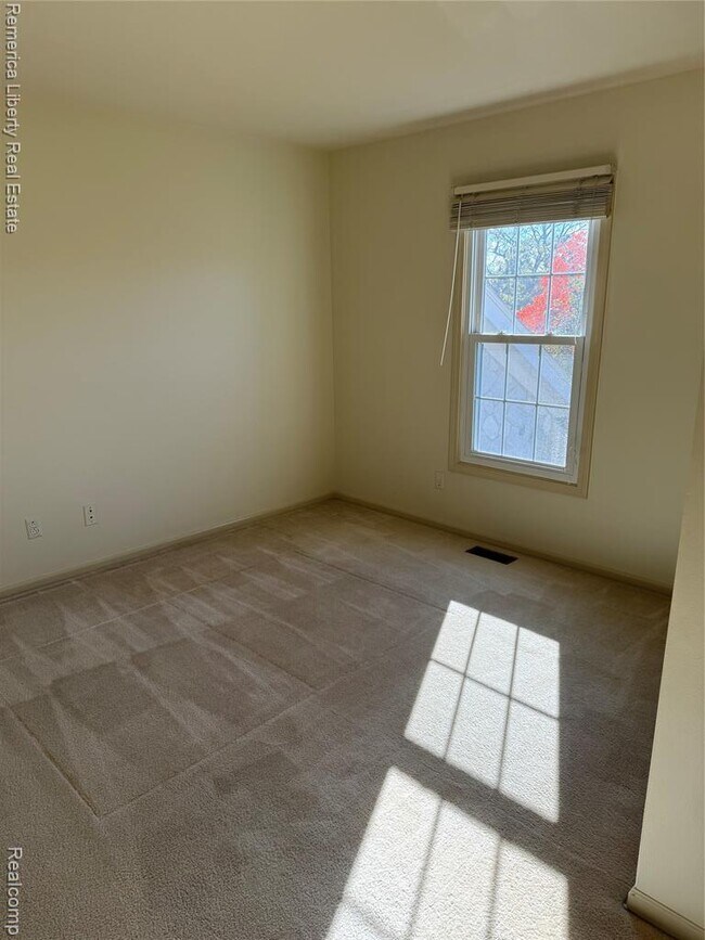 Building Photo - 39484 Village Run Dr