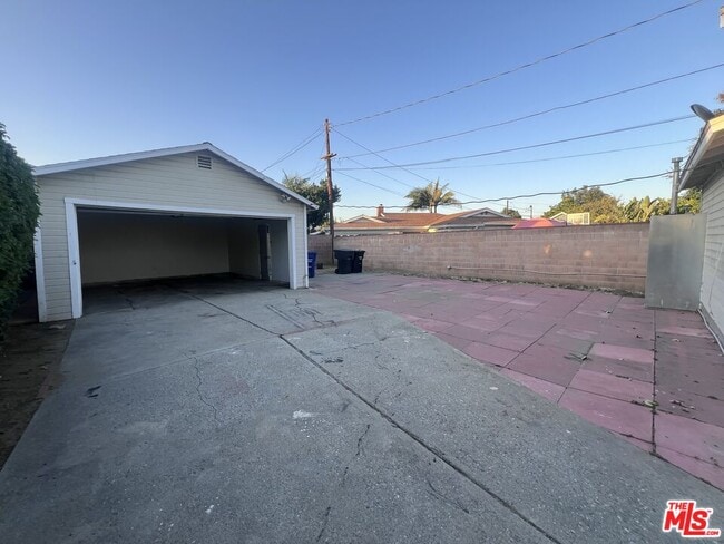 Building Photo - 9251 Rio Dell St