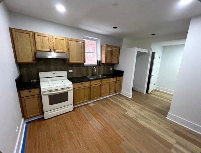 Building Photo - 7220 S East End Ave