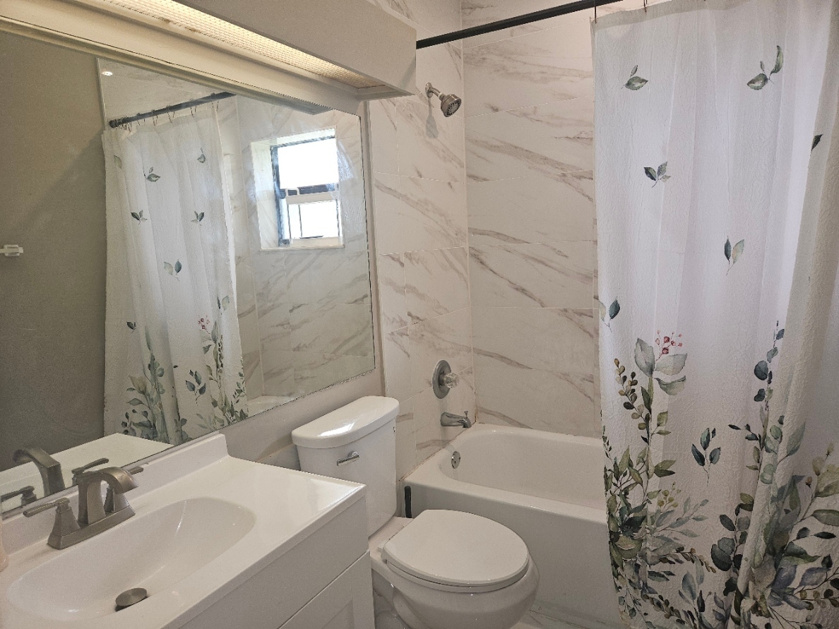 Building Photo - 2738 Carambola Cir S