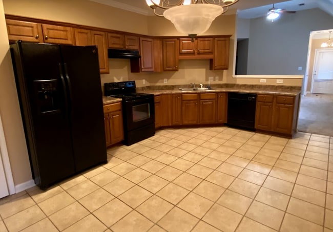 Building Photo - 250 Oxmoor Pl