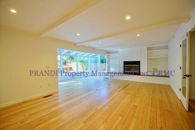 Building Photo - Quality Novato Home With Great Floorplan N...
