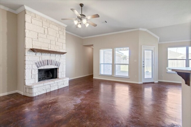 Building Photo - 3BR / 2BA Duplex in Hewitt, Texas | Midway...