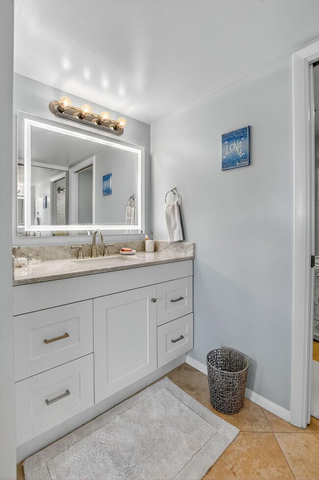 Building Photo - 6205 Balboa Cir